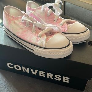 TODDLER GIRL (size 10) CONVERSE NEW WITH BOX